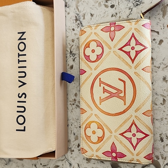 Louis Vuitton Pink and Orange Patterned Wallet With Dusty And Box - Picture 3 of 11
